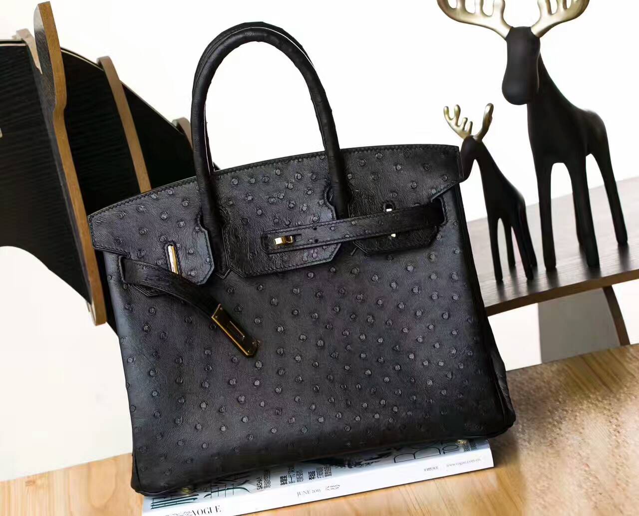 爱马仕包包官网 Hermes Birkin30cm 黑色原厂鸵鸟皮铂金包 金扣