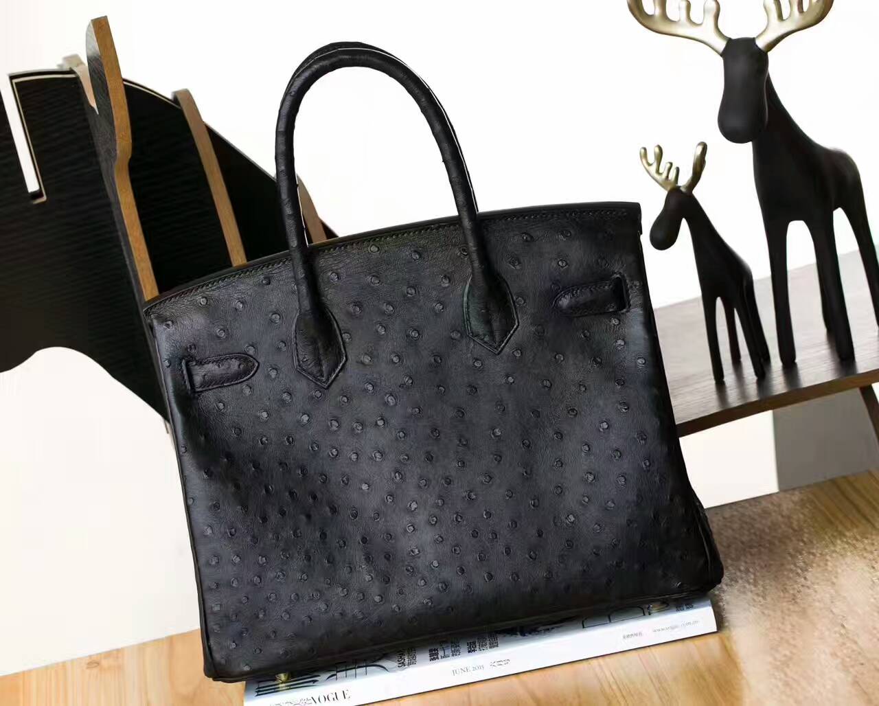 爱马仕包包官网 Hermes Birkin30cm 黑色原厂鸵鸟皮铂金包 金扣