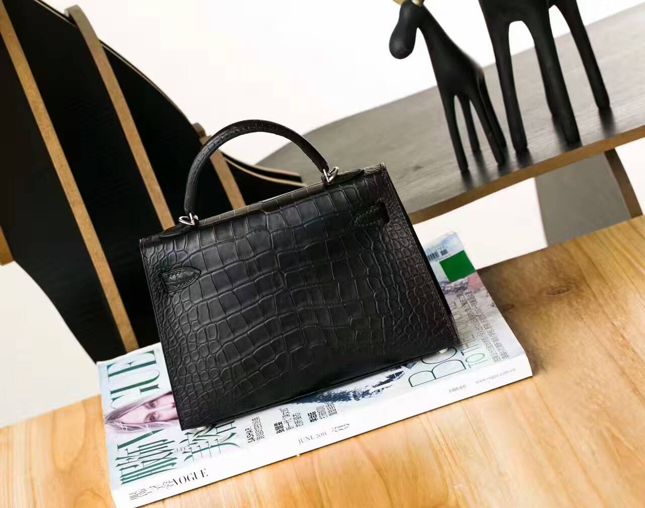 爱马仕包包官网 Hermes Mini kelly 2代 黑色雾面鳄鱼皮 金银扣