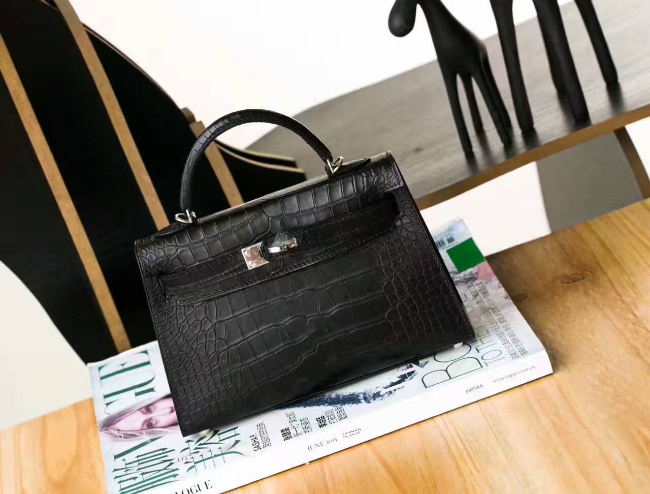 爱马仕包包官网 Hermes Mini kelly 2代 黑色雾面鳄鱼皮 金银扣