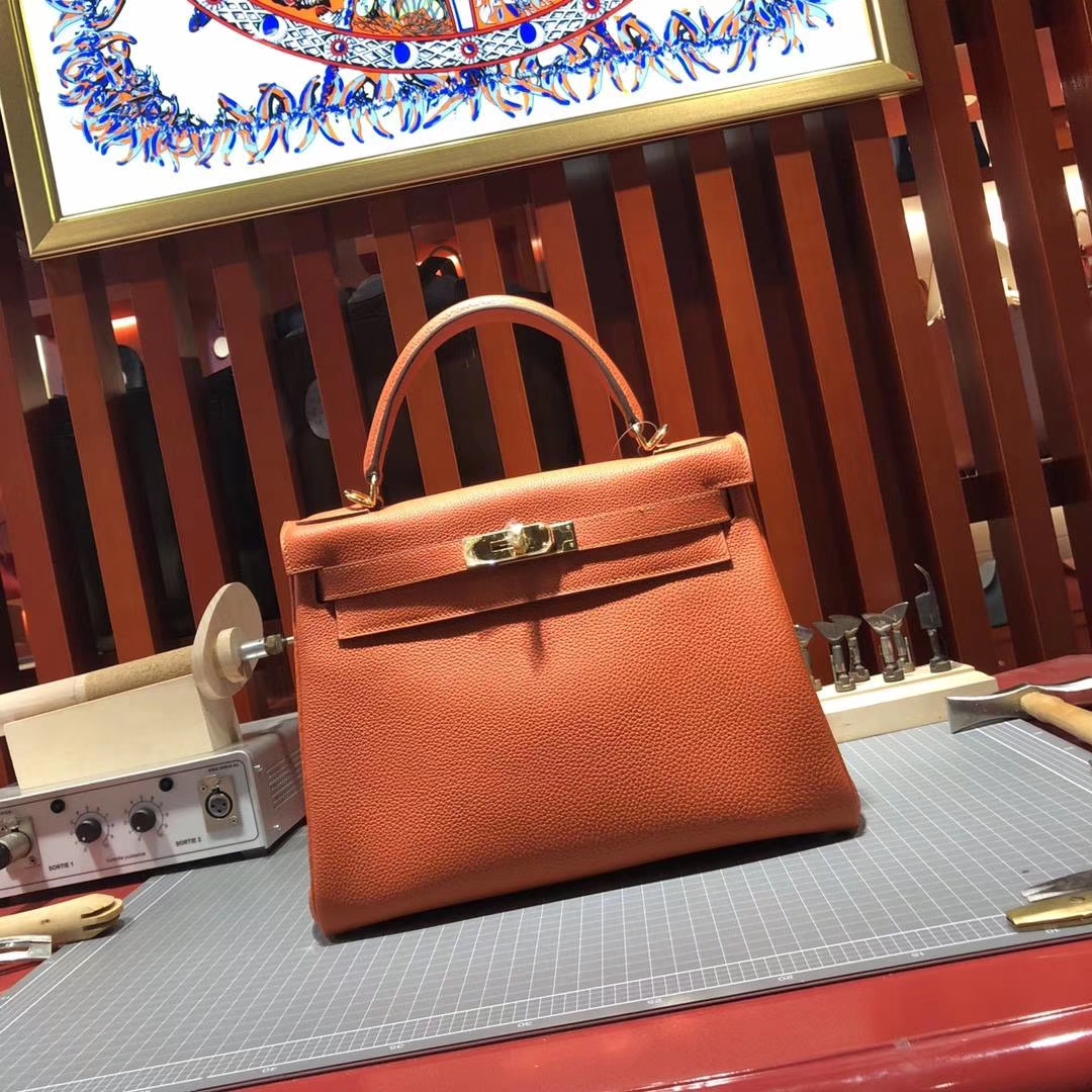 爱马仕凯莉包多少钱 Hermes Kelly28CM 93橙色Togo牛皮 金扣