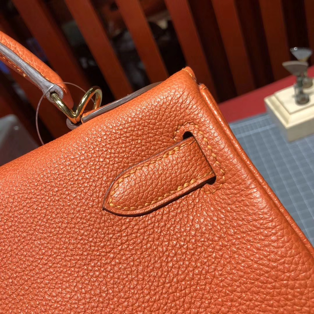 爱马仕凯莉包多少钱 Hermes Kelly28CM 93橙色Togo牛皮 金扣