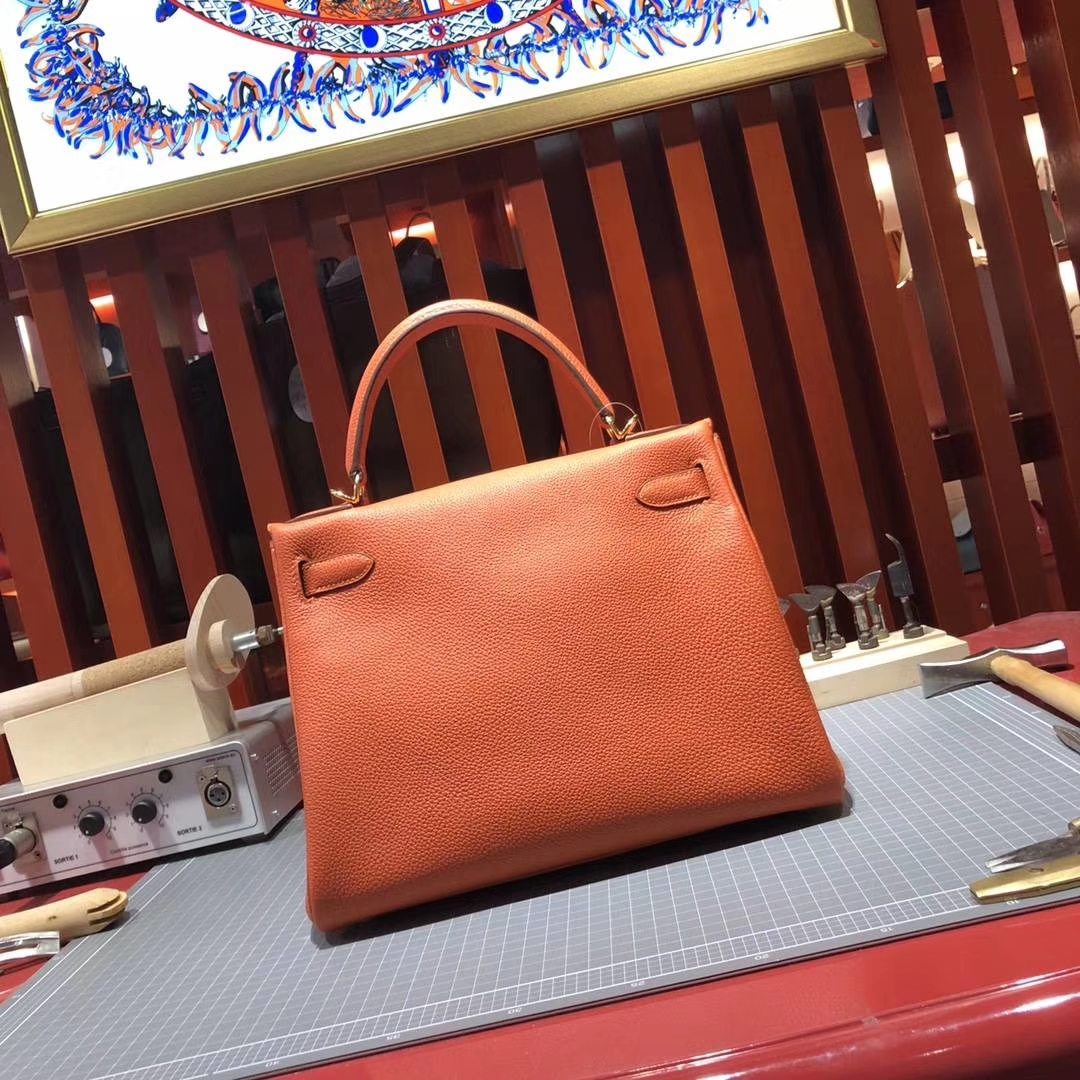 爱马仕凯莉包多少钱 Hermes Kelly28CM 93橙色Togo牛皮 金扣