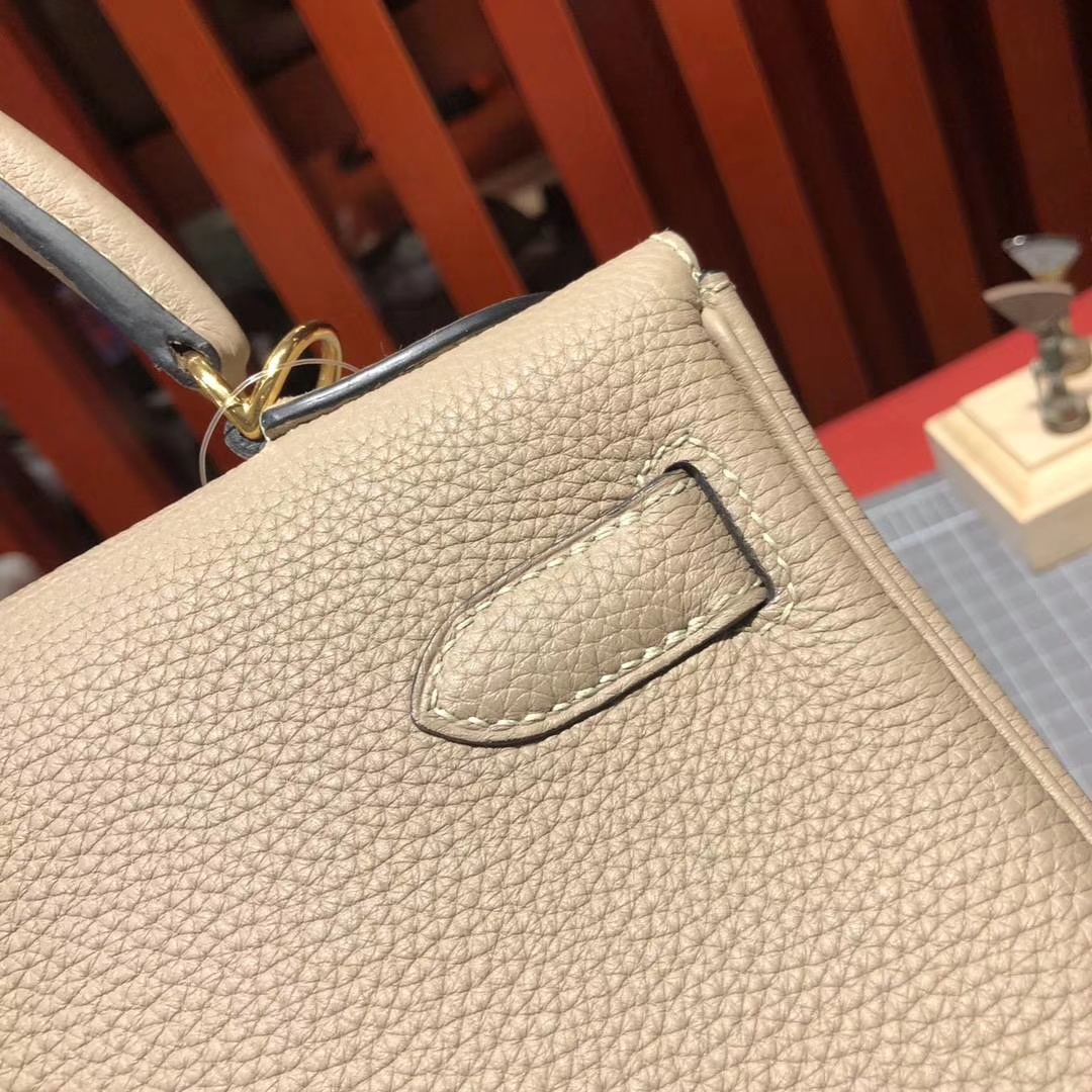 爱马仕凯莉包尺寸 Hermes Kelly28CM S2风衣灰Togo牛皮 金扣