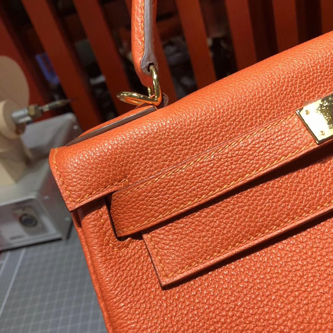 爱马仕凯莉包多少钱 Hermes Kelly28CM 93橙色Togo牛皮 金扣