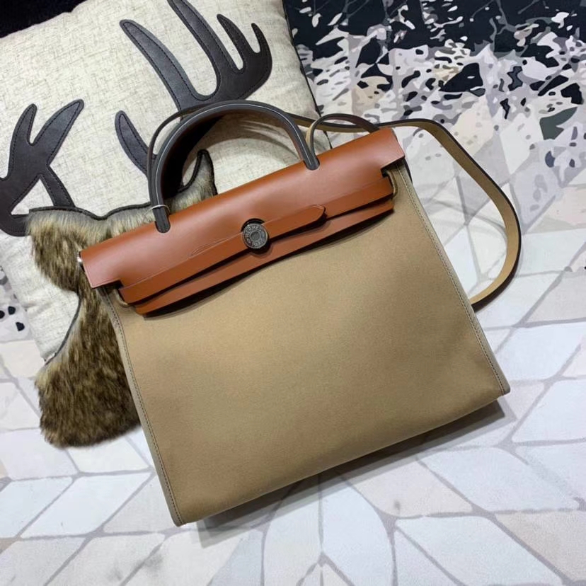 爱马仕女包价格 Hermes Herbag31CM 休闲风衣灰帆布拼马鞭皮手提包