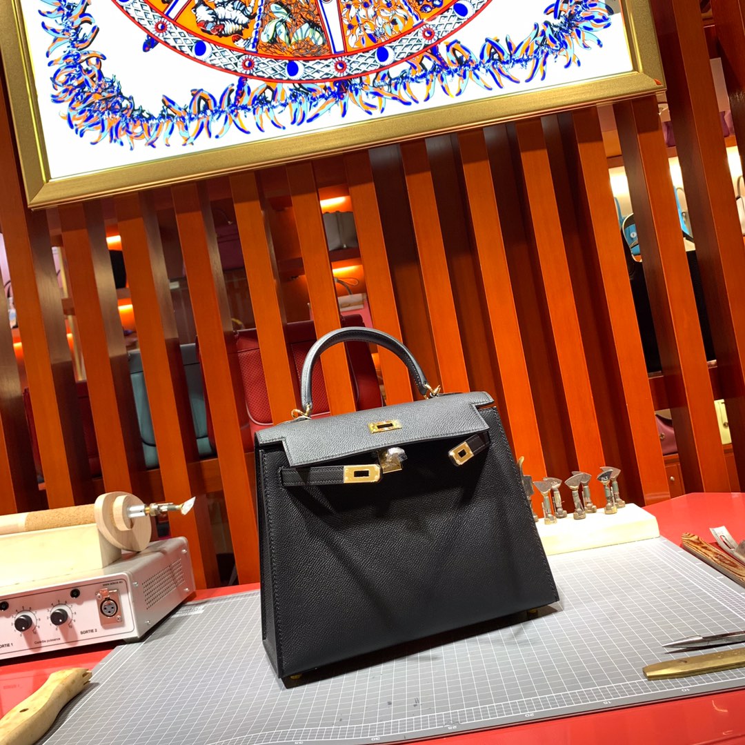 爱马仕凯莉包价格 Hermes Kelly25CM 黑色顶级十字纹牛皮 金扣