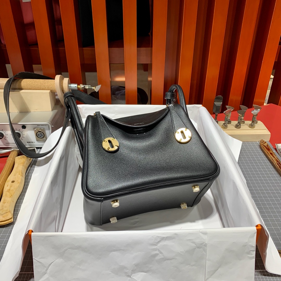 现货 Hermes Mini Lindy20CM 爱马仕原厂Swift皮迷你琳迪包 黑色 金银扣